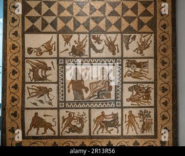 Mosaïque romaine avec les travaux d'Hercules au Musée archéologique national - Madrid, Espagne Banque D'Images