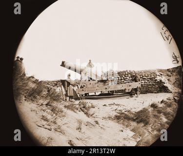 Avec des armes à tir de canon-Fort Fisher, Caroline du Nord. Janvier 1865 ; Photographe- O'Sullivan, Timothy H. ; 1840-1882 Banque D'Images