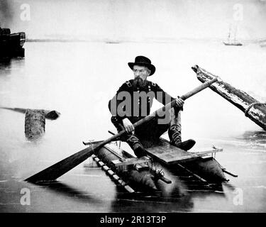 Expédients pour traverser les cours d'eau. Une paire de petits pontons, conçus pour faciliter les opérations de scouting. Un bateau peut être fait de ces en faisant passer un poteau à travers les boucles, puis en plaçant des bâtons à travers. Env. 1863. Photo par le capitaine Andrew J. Russell/corps des ingénieurs. Banque D'Images