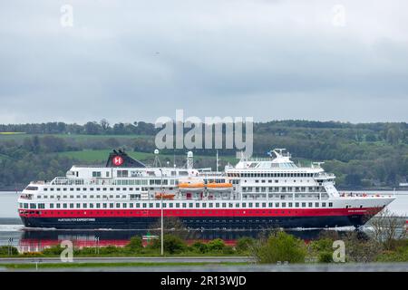 Mme Otto Sverdrup, anciennement connue sous le nom de MS Finnmarken, est un navire côtier norvégien détenu et exploité par Hurtigruten ASA arrivant au port de Rosyth Banque D'Images