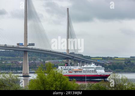 Mme Otto Sverdrup, anciennement connue sous le nom de MS Finnmarken, est un navire côtier norvégien détenu et exploité par Hurtigruten ASA arrivant au port de Rosyth Banque D'Images