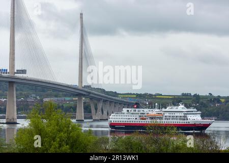 Mme Otto Sverdrup, anciennement connue sous le nom de MS Finnmarken, est un navire côtier norvégien détenu et exploité par Hurtigruten ASA arrivant au port de Rosyth Banque D'Images