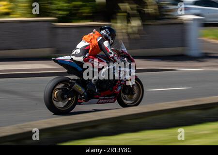 Portstewart, Royaume-Uni. 11th mai 2023. Numéro # de l'équitation d'un point de compression vers le coin Metropole pendant les circuits officiels de pratique au NorthWest200 crédit: Bonzo/Alamy Live News Banque D'Images