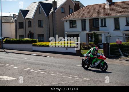 Portstewart, Royaume-Uni. 11th mai 2023. Numéro # de l'équitation d'un point de compression vers le coin Metropole pendant les circuits officiels de pratique au NorthWest200 crédit: Bonzo/Alamy Live News Banque D'Images