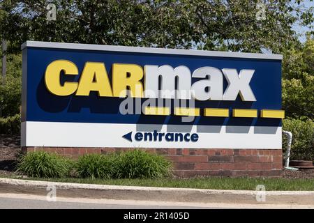 Indianapolis - Circa mai 2023 : concessionnaire CarMax Auto. CarMax est le plus grand détaillant de voitures d'occasion et d'occasion aux États-Unis. Banque D'Images