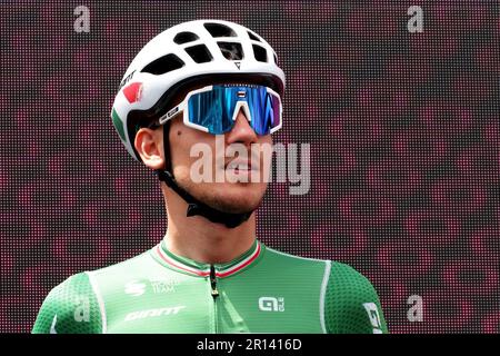 Naples, Italie. 11th mai 2023. Filippo Zana est un cycliste italien, champion italien en 2022, qui se déplace pour Team Jayco-Alula, pendant la sixième étape du Giro d'Italia avec départ et arrivée à Naples. Crédit: Vincenzo Izzo/Alamy Live News Banque D'Images