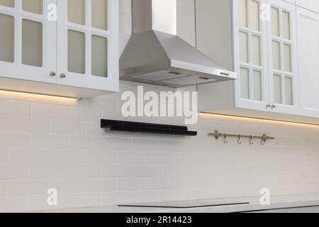 Hotte et mobilier modernes dans la cuisine Banque D'Images