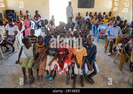 KENYA, Turkana, Lokichar, ACK Église anglicane du Kenya, Messe du dimanche pour les Turkana / KENIA, Turkana Volksgruppe, Anglikanische Kirche ACK, evangelischer Gottesdienst am Sonntag dans der St. Pauls Kirche Banque D'Images