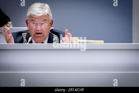 LA HAYE - Jan van Zanen Maire de la Haye lors d'une réunion supplémentaire du conseil. Le conseil municipal discute de la poursuite des conseillers et anciens conseillers Richard de Mos et Rachid Guernaoui. Les deux ont été acquittés le mois dernier dans l'affaire de corruption dans laquelle ils étaient suspects. ANP ROBIN UTRECHT pays-bas - belgique sortie Banque D'Images