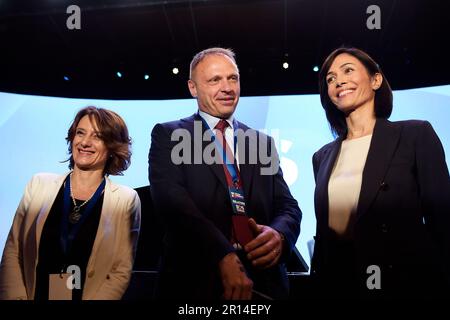 Rome, Italie. 11th mai 2023. Elena Bonetti (L), Francesco Lollobrigida (C) et Mara Carfagna (R) posent pour les photographes lors de l'édition 3rd du taux général des États de naissance à l'Auditorium della Conciliazione. L'initiative, organisée par le Forum des associations familiales, vise à explorer la crise démographique en Italie. Crédit : SOPA Images Limited/Alamy Live News Banque D'Images