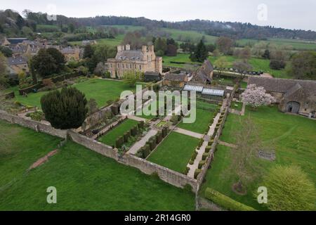 Bourton House Garden , Cotswold Royaume-Uni vue aérienne de drone Banque D'Images