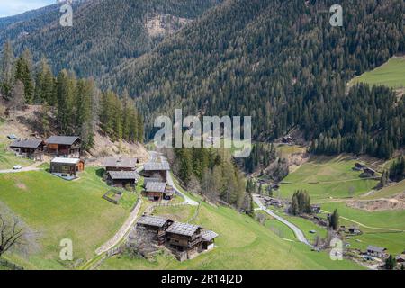 Maison alpine traditionnelle (Höfe ou Masi) dans la municipalité d'Ultimo à Ultental. Trentin-Haut-Adige Südtirol du Sud Tyrol, Italie Banque D'Images