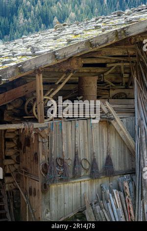 Maison alpine traditionnelle (Höfe ou Masi) dans la municipalité d'Ultimo à Ultental. Trentin-Haut-Adige Südtirol du Sud Tyrol, Italie Banque D'Images