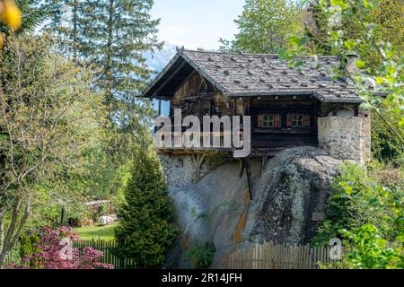 'Häusl am Stoan' (Maison sur la pierre) Vallée d'Ulten Tyrol du Sud Italie Trentin Haut-Adige Banque D'Images