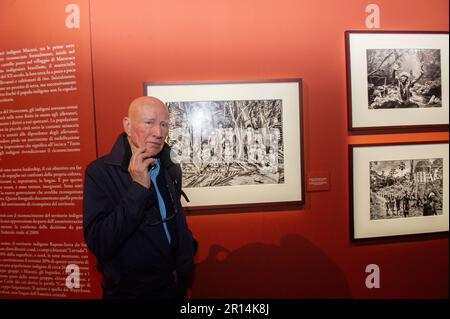 11 mai 2023 - Italie - Milan - inauguration de l'exposition photographique 'Amazonia' par le photographe Sebastiao Salgado. Les photographies sont exposées Banque D'Images