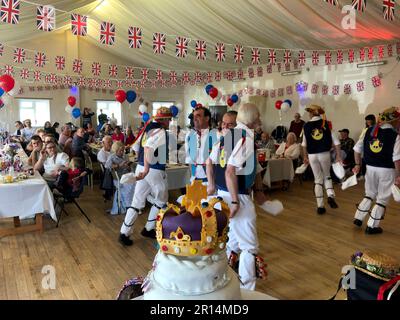 Les joyaux de la Couronne et la fête du village du couronnement du roi, la cerise sur le gâteau! Angleterre, Royaume-Uni Banque D'Images