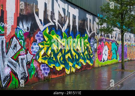 Mur de la paix sur Cupar Way à Belfast Ouest, Irlande du Nord, Royaume-Uni Banque D'Images