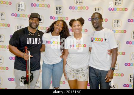 Miramar, États-Unis. 07th mai 2023. MIRAMAR, FLORIDE - 07 MAI : keV Marcus et Wwill Baptiste de Black Violin, Anne Sylvester et Corryn Freeman posent pour la scène de la Fondation Black Violin : Festival d'art des rêveurs au Parc régional de Miramar Ampitheater sur 28 janvier 2023 à Miramar, Floride. (Photo de JL/Sipa USA) crédit: SIPA USA/Alay Live News Banque D'Images