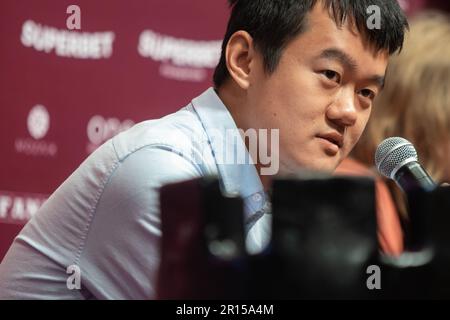 Bucarest, Roumanie. 10th mai 2023 : Ding Liren, grand-maître chinois des échecs et champion du monde en titre des échecs, répond aux questions des journalistes lors d'une conférence de presse, dans la journée libre de Superbet Chess Classic Romania 2023, la première étape du circuit Grand Chess Tour 2023, à Bucarest sur 11 mai 2023. Pendant les 10 jours du tournoi, 5-15 mai, dix des meilleurs joueurs de FIDE se disputent. Credit: Lucien Alecu/Alamy Live News Banque D'Images