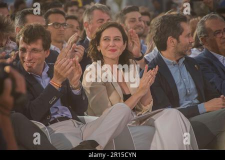 Madrid, 11/05/2023, la candidate du PP pour la réélection va recommencer sa campagne au même endroit qu'elle l'a fait lors des dernières élections de 4 M qui ont cimenté son succès. Isabel Díaz Ayuso et José Luis Martínez-Almeida ont joué dans un événement massif dans lequel PP sources dans le débat que Carlos Moedas, maire de Lisbonne, a également assisté. L'événement a eu lieu ce jeudi, à 11 mai, à 6 h 30, et a également été suivi par les candidats à la mairie des municipalités de la région, ainsi que ceux de l'Assemblée de Madrid et du Conseil municipal de la capitale, qui, avec leur présence, couvrira le Banque D'Images