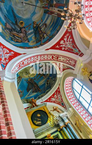 POZNAN, POL - NOV 27, 2018 : l'intérieur de la basilique de consigner vos bagages Saint Pierre et Saint Paul à Poznan, l'une des plus anciennes églises de Pologne Banque D'Images