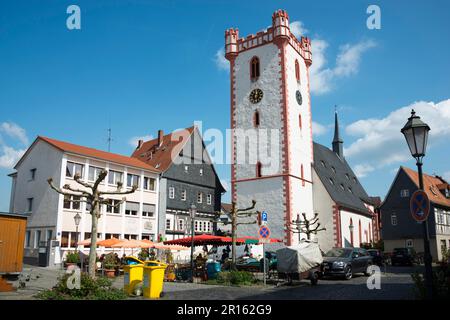 Rue Stadtpfarrkirche Johann Baptist, Kardinal-Volk-Platz, Steinheim am main, Hanau, Hesse, Allemagne Banque D'Images