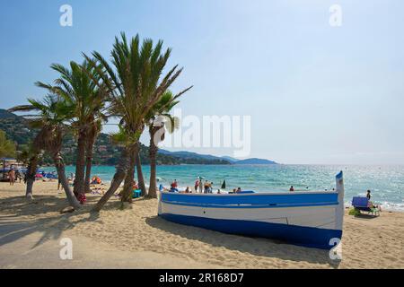 Plage de Saint clair, Corniche des Maures, le Lavandou, Côte d'Azur, Provence-Alpes-Côte d'Azur, France Banque D'Images