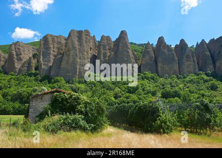 Rochers des Mees dans la vallée de Durane, Provence, Provence-Alpes-Côte d'Azur, France Banque D'Images