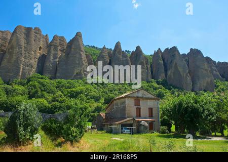 Rochers des Mees dans la vallée de Durane, Provence, Provence-Alpes-Côte d'Azur, France Banque D'Images