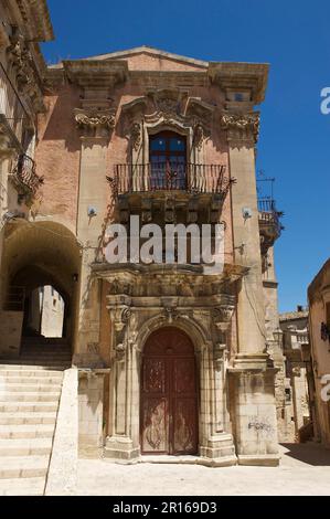 Ancienne maison de ville à Ragusa Ibla, Val di Noto, Sicile, Italie Banque D'Images