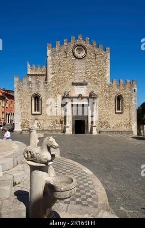 Cathédrale de San Nicolo, Piazza Duomo, Taormina, Sicile, Italie Banque D'Images