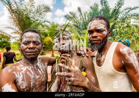 Guerriers pygmées, Kisangani, Congo Banque D'Images