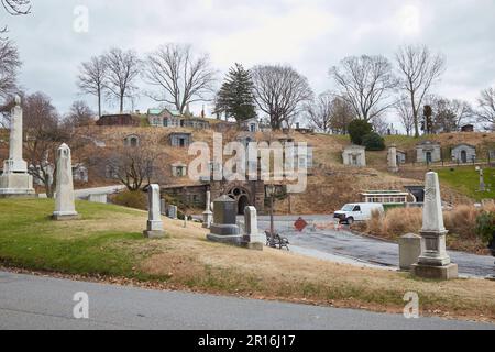 Le cimetière Green-Wood Cemetery est non seulement un cimetière pour les personnages influents, mais il a autrefois servi d'espace vert éminent à New York Banque D'Images