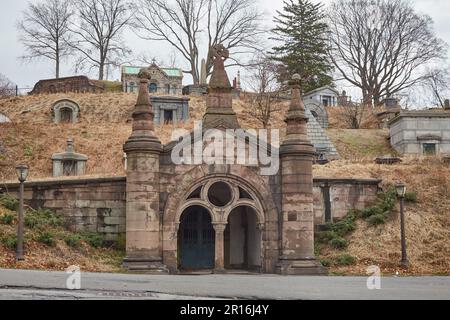 Le cimetière Green-Wood Cemetery est non seulement un cimetière pour les personnages influents, mais il a autrefois servi d'espace vert éminent à New York Banque D'Images