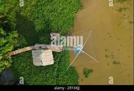 Vue aérienne de la ferme traditionnelle de poissons et de poissons de Phatthalung en Thaïlande Banque D'Images