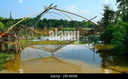 Vue aérienne de la ferme traditionnelle de poissons et de poissons de Phatthalung en Thaïlande Banque D'Images