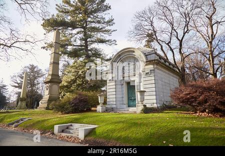 Le cimetière Green-Wood Cemetery est non seulement un cimetière pour les personnages influents, mais il a autrefois servi d'espace vert éminent à New York Banque D'Images