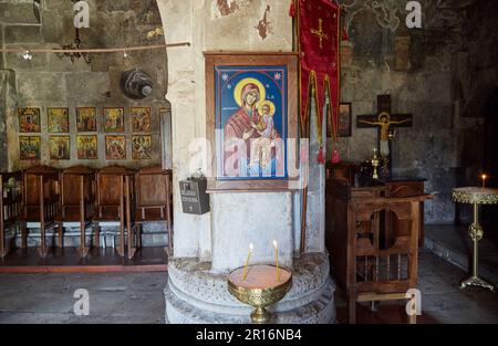 Monastère de Mghvimevi, une église troglodyte à Chiatura, en Géorgie Banque D'Images