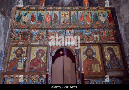 Monastère de Mghvimevi, une église troglodyte à Chiatura, en Géorgie Banque D'Images