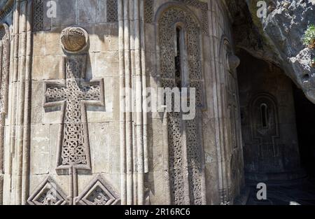 Monastère de Mghvimevi, une église troglodyte à Chiatura, en Géorgie Banque D'Images