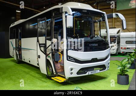 Riga, Lettonie, 28 avril 2023: bus touristique Otokar Navigo T exposé au salon de l'automobile de Riga Banque D'Images