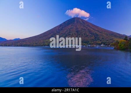 Lac Chuzenji et Mt. Nantai le matin