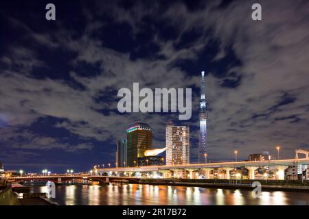 Tokyo Skytree illuminé Banque D'Images