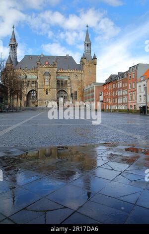 Réflexions de l'hôtel de ville d'Aix-la-Chapelle, Rhénanie-du-Nord-Westfalia, Allemagne Banque D'Images