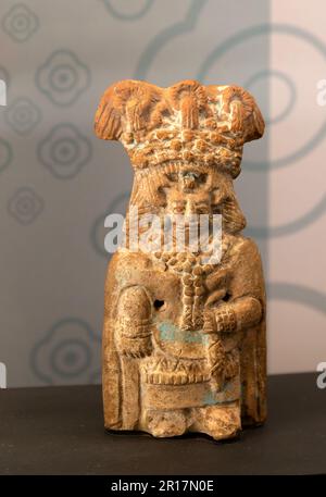 Modèle de figurine en céramique de la femme de Jaina, époque classique tardive, musée archéologique maya, fort San Jose, Campeche, Mexique Banque D'Images