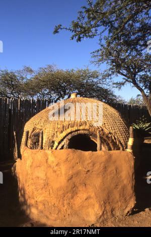 Zoulou Native Hut à Afrique du Sud Centre de Shakaland Banque D'Images