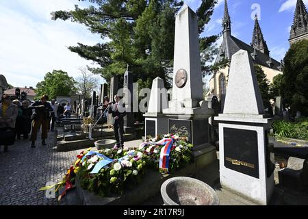 Tombe du cimetière de Prague Bedrich Smetana Vysehrad Photo Stock Alamy