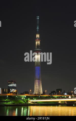 Tokyo Sky Tree illuminé （candidature olympique de Tokyo ） Banque D'Images