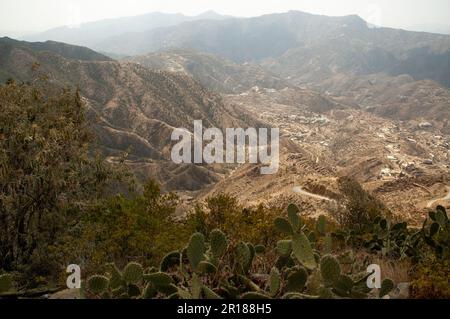 Chaîne de montagnes ASiR dans le sud-ouest de l'Arabie Saoudite Banque D'Images