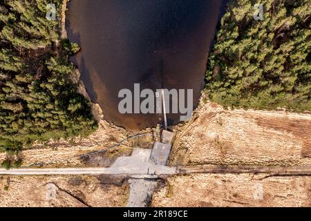 Vue aérienne de Lough Anna, l'approvisionnement en eau potable de Glenties et Ardara - Comté de Donegal, Irlande. Banque D'Images